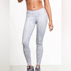 Alo Yoga Vapor Python Snakeskin Print Leggings‎ size medium